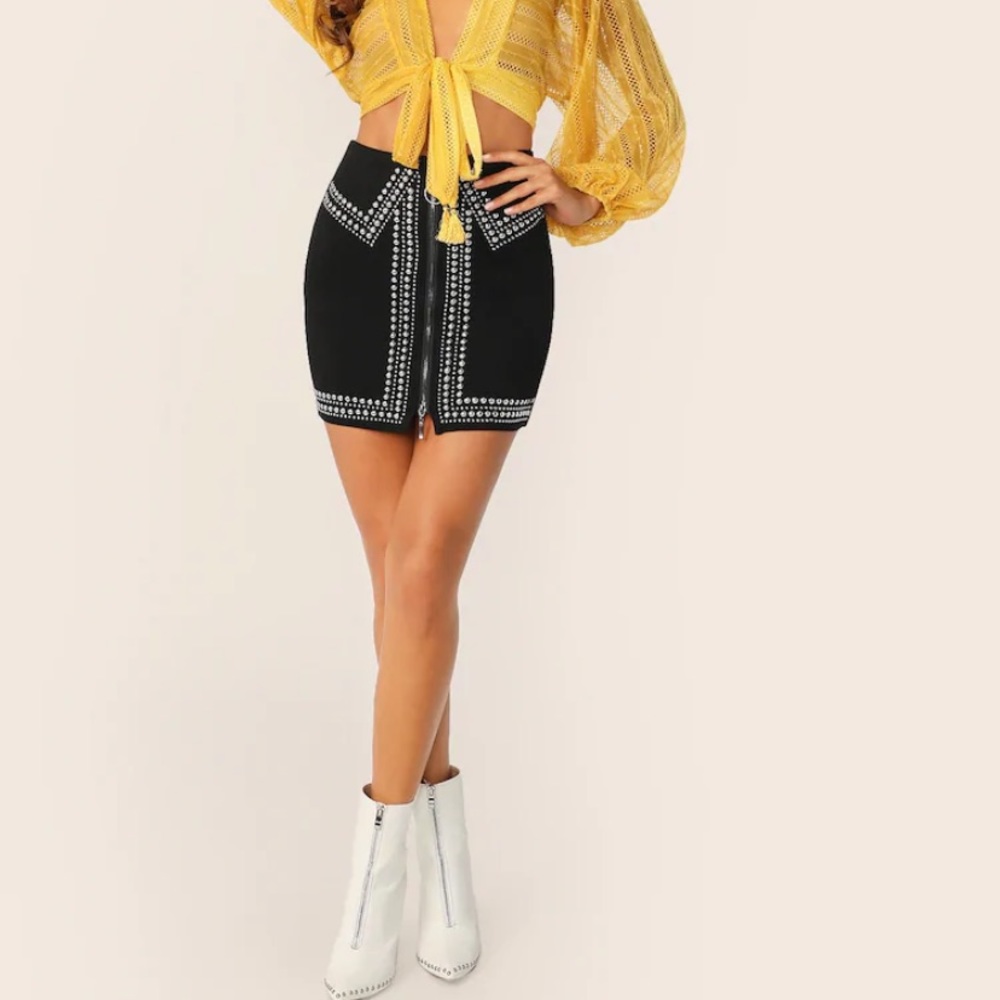 Carmín Black Studded Mini Skirt size large